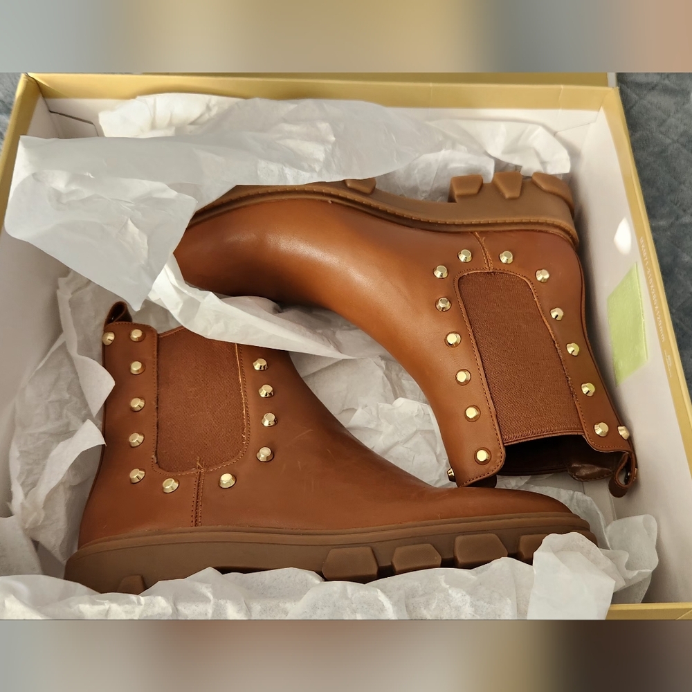 NWOT Michael Kors Leather Ridley Booties. Size 5. - Picture 11 of 14